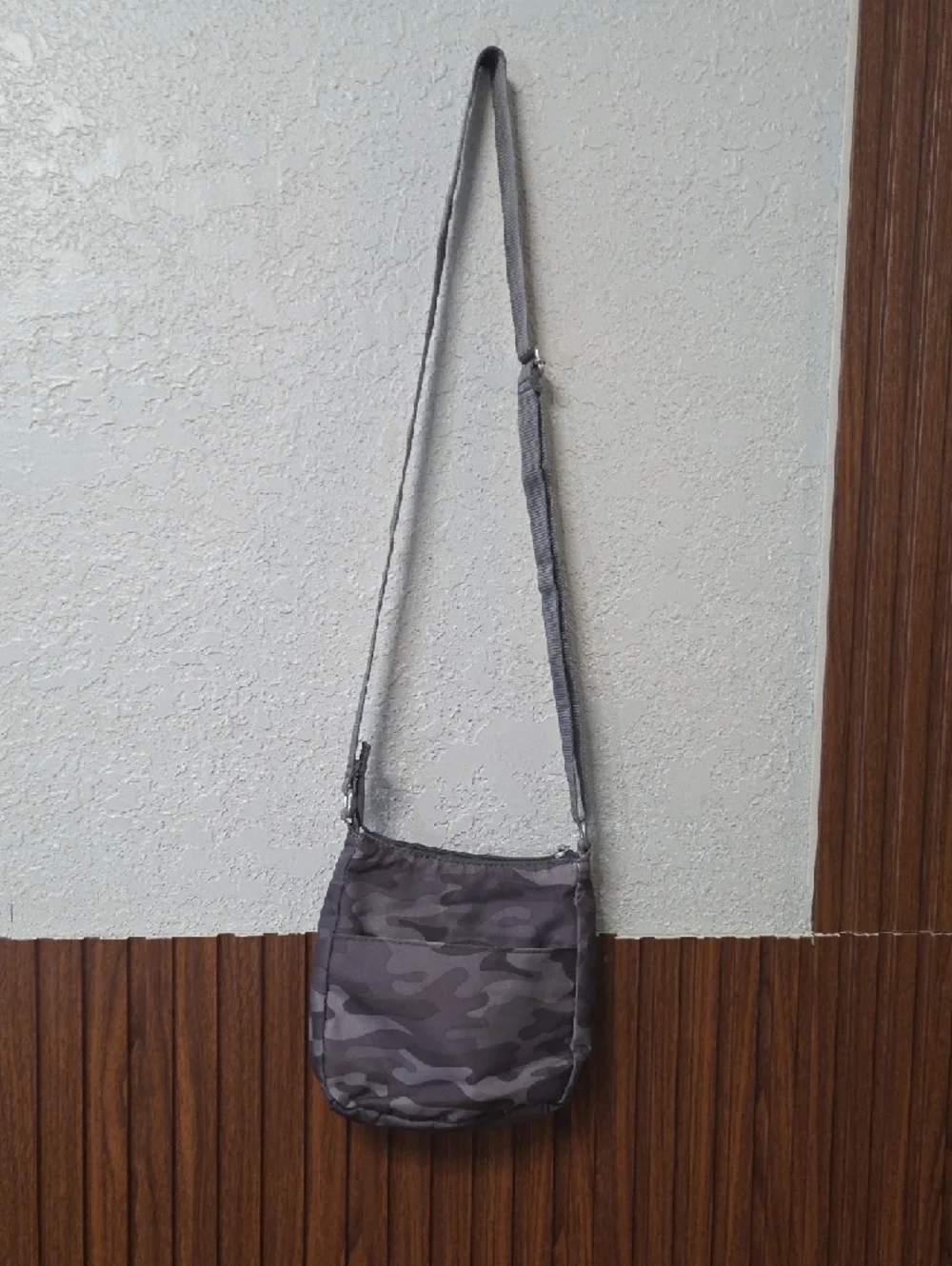 Baggallini slim crossbody